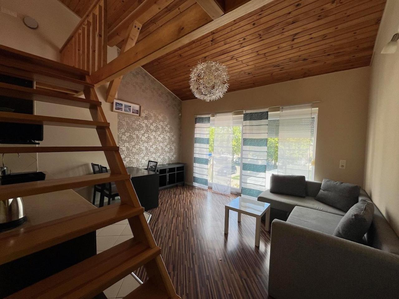 City Apartman Haz Balatonlelle Exterior photo