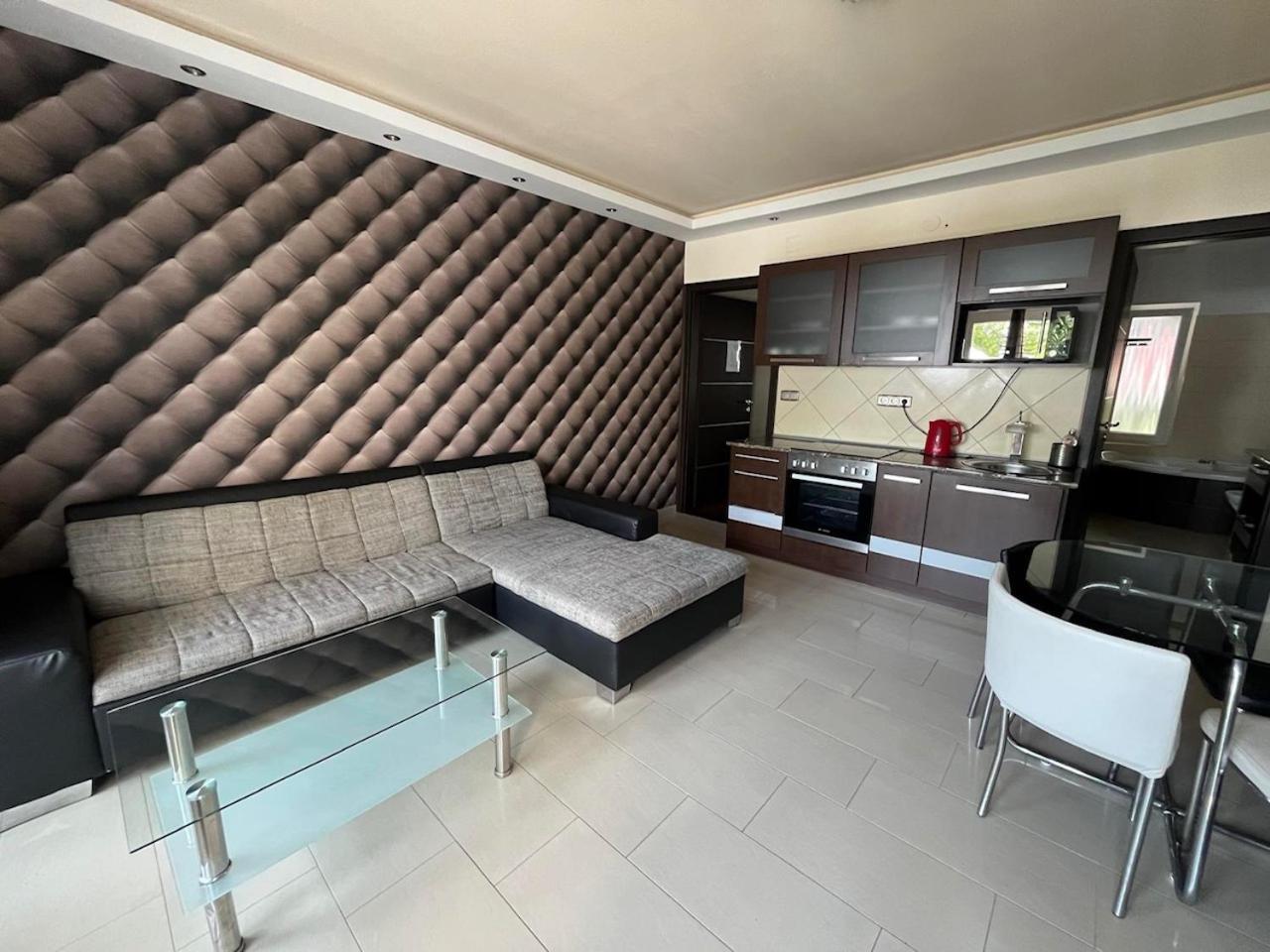 City Apartman Haz Balatonlelle Exterior photo